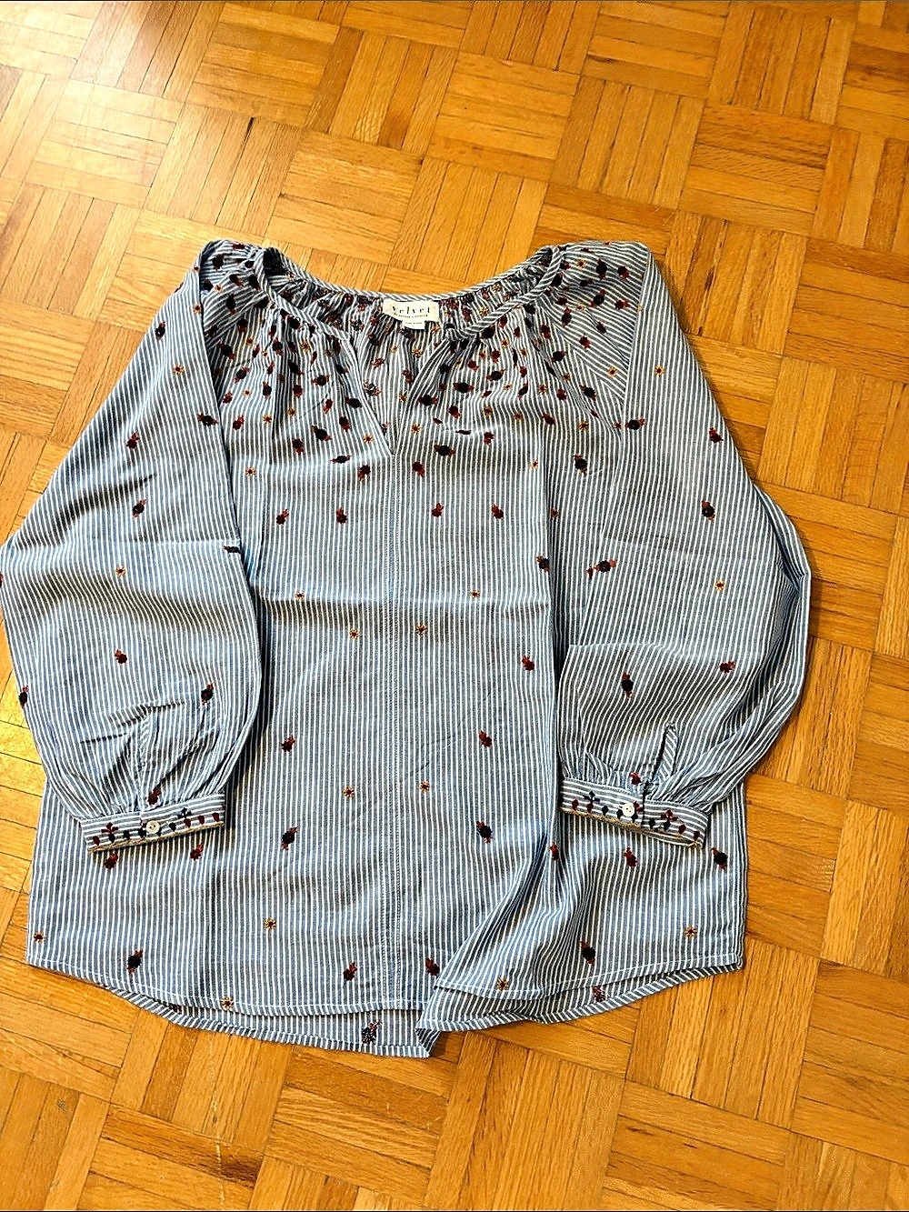 Velvet by Graham & Spencer Tagan Embroidered Blouse Blue & White Large